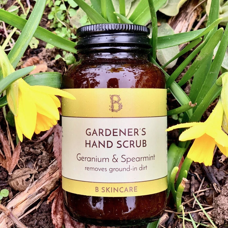 Gardeners hand scrub in Gardening Gift Set Mini
